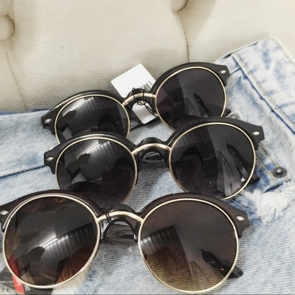 Urban Round Sunglasses; Black - Picture 3 of 7